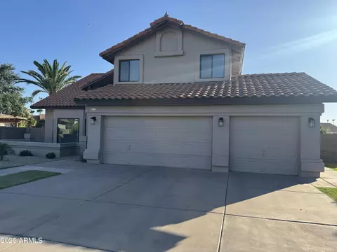 Exterior - 1010 N Osprey Ct, Gilbert, AZ 85234 photo 2 of 15