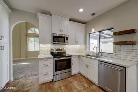 Kitchen - 1010 N Osprey Ct, Gilbert, AZ 85234 photo 5 of 5