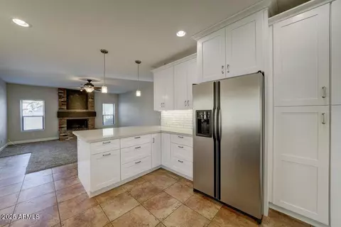 Kitchen - 1010 N Osprey Ct, Gilbert, AZ 85234 photo 4 of 5