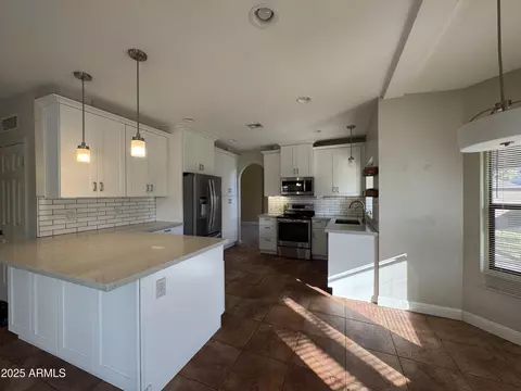 Kitchen - 1010 N Osprey Ct, Gilbert, AZ 85234 photo 2 of 5