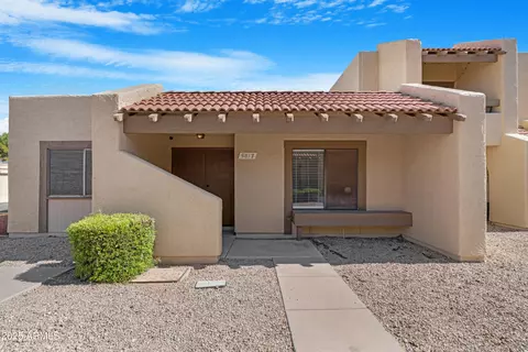 5813 W Gelding Dr, Glendale, AZ 85306