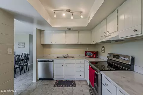 Kitchen - 4201 E Camelback Rd #74, Phoenix, AZ 85018 photo 1 of 4