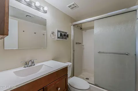 Bath - 4201 E Camelback Rd #74, Phoenix, AZ 85018 photo 1 of 2