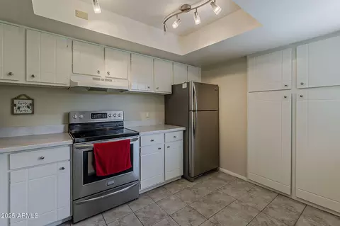 Kitchen - 4201 E Camelback Rd #74, Phoenix, AZ 85018 photo 4 of 4