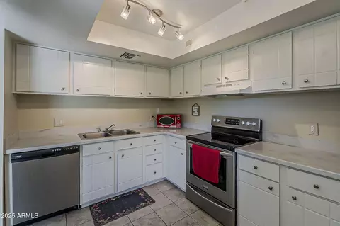 Kitchen - 4201 E Camelback Rd #74, Phoenix, AZ 85018 photo 2 of 4
