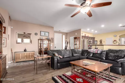 Living - 931 Echo Cir, Apache Junction, AZ 85119 photo 3 of 4