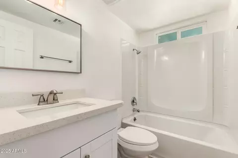 Bath - 8438 W Montecito Ave, Phoenix, AZ 85037 photo 1 of 1