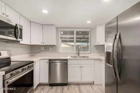 Kitchen - 8438 W Montecito Ave, Phoenix, AZ 85037 photo 1 of 2