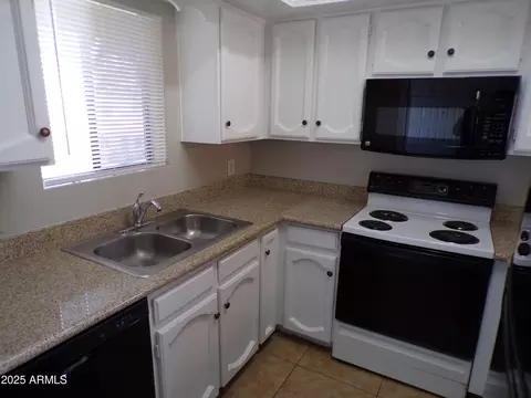 Kitchen - 413 E Bruce Ave #D, Gilbert, AZ 85234 photo 1 of 2