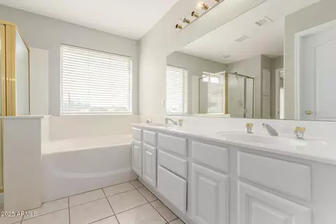 Bath - 21 E Irvine Rd, Phoenix, AZ 85086 photo 1 of 2