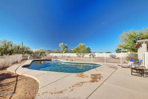 Exterior - 21 E Irvine Rd, Phoenix, AZ 85086 photo 3 of 8