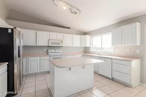 Kitchen - 21 E Irvine Rd, Phoenix, AZ 85086 photo 1 of 2
