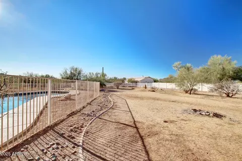 Exterior - 21 E Irvine Rd, Phoenix, AZ 85086 photo 7 of 8
