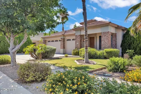 8820 W Glenn Dr, Glendale, AZ 85305