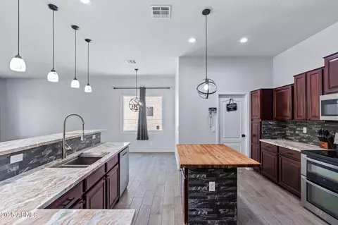 Kitchen - 7911 E Posada Ave, Mesa, AZ 85212 photo 3 of 3