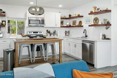 Kitchen - 912 E Orchid Ln, Phoenix, AZ 85020 photo 1 of 5