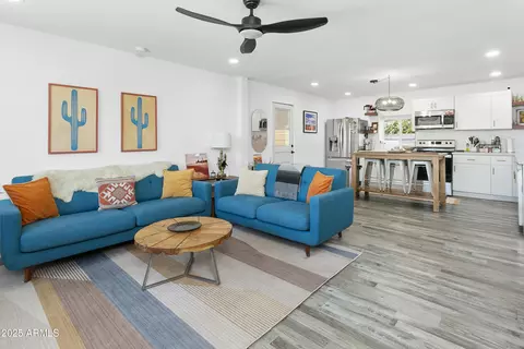 Living - 912 E Orchid Ln, Phoenix, AZ 85020 photo 1 of 3