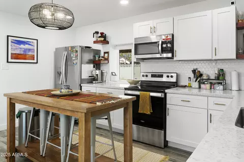 Kitchen - 912 E Orchid Ln, Phoenix, AZ 85020 photo 5 of 5