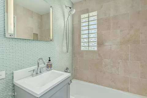 Bath - 5301 E Windsor Ave, Phoenix, AZ 85008 photo 1 of 1