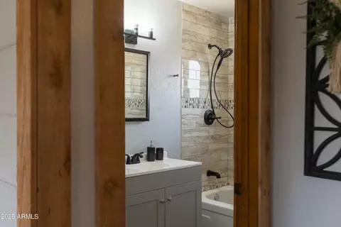 Bath - 208 Hereford Rd, Bisbee, AZ 85603 photo 1 of 6