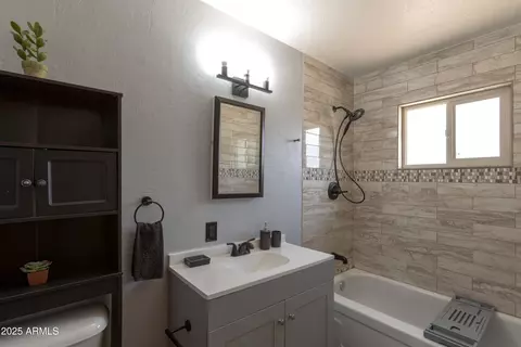 Bath - 208 Hereford Rd, Bisbee, AZ 85603 photo 2 of 6