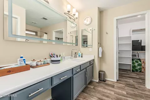 Bath - 2108 E Patrick Ln, Phoenix, AZ 85024 photo 1 of 1