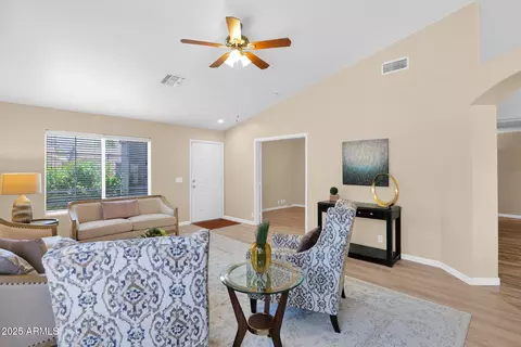 916 E Beautiful Ln, Phoenix, AZ 85042 photo 9