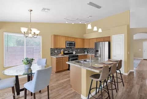 916 E Beautiful Ln, Phoenix, AZ 85042 photo 17