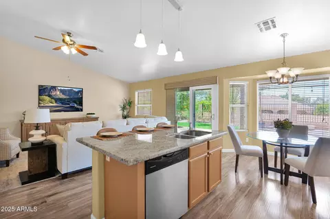 916 E Beautiful Ln, Phoenix, AZ 85042 photo 14