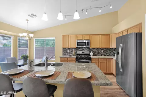 916 E Beautiful Ln, Phoenix, AZ 85042 photo 11