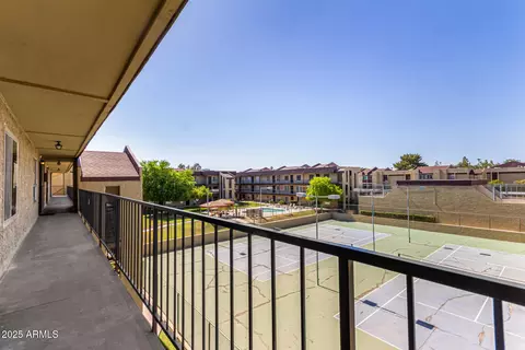 461 W Holmes Ave #323, Mesa, AZ 85210