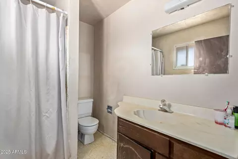 Bath - 1351 Ellis Cir, Mesa, AZ 85203 photo 1 of 2