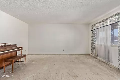 Living - 1351 Ellis Cir, Mesa, AZ 85203 photo 3 of 4