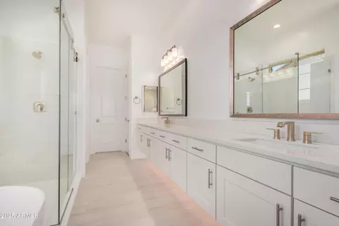 Bath - 3629 E Rochelle Cir, Mesa, AZ 85213 photo 2 of 3