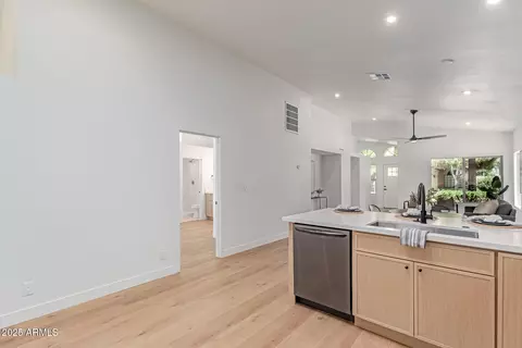 967 E Hearne Way, Gilbert, AZ 85234 photo 9