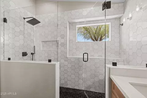 Bath - 718 E Devon Dr, Gilbert, AZ 85296 photo 4 of 5
