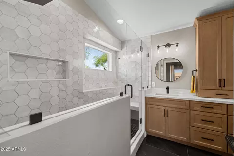 Bath - 718 E Devon Dr, Gilbert, AZ 85296 photo 1 of 5