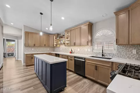 Kitchen - 718 E Devon Dr, Gilbert, AZ 85296 photo 2 of 6