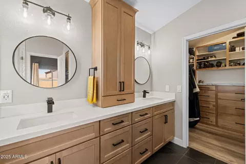 Bath - 718 E Devon Dr, Gilbert, AZ 85296 photo 2 of 5