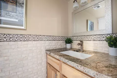 Bath - 1401 E Puget Ave #24, Phoenix, AZ 85020 photo 1 of 3
