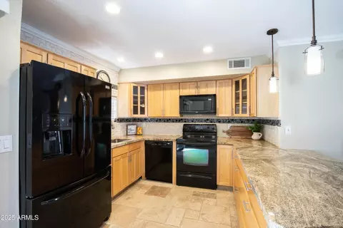 Kitchen - 1401 E Puget Ave #24, Phoenix, AZ 85020 photo 2 of 4