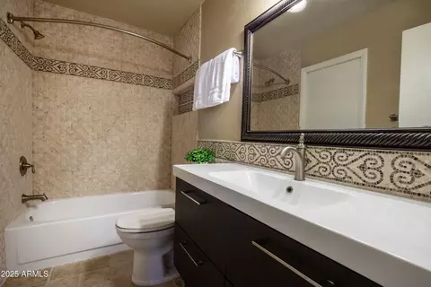 Bath - 1401 E Puget Ave #24, Phoenix, AZ 85020 photo 2 of 3