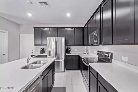 2625 S Peppertree Dr #101, Gilbert, AZ 85295