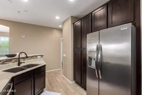Kitchen - 4705 E Red Oak Ln #101, Gilbert, AZ 85297 photo 2 of 3