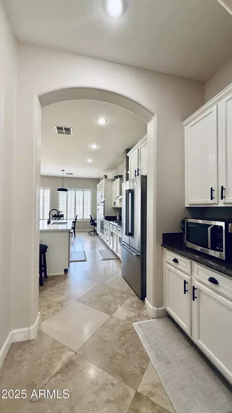 Entry Way - 4277 E Blue Sage Ct, Gilbert, AZ 85297 photo 3 of 13