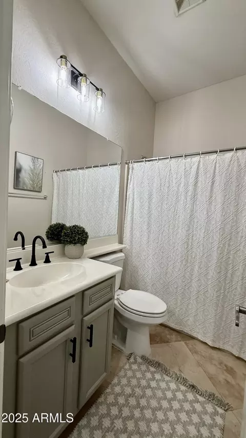 Bath - 4277 E Blue Sage Ct, Gilbert, AZ 85297 photo 1 of 2