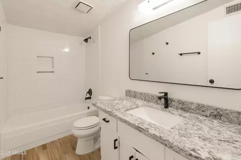 Bath - 1407 E Mountain View Rd, Phoenix, AZ 85020 photo 1 of 1
