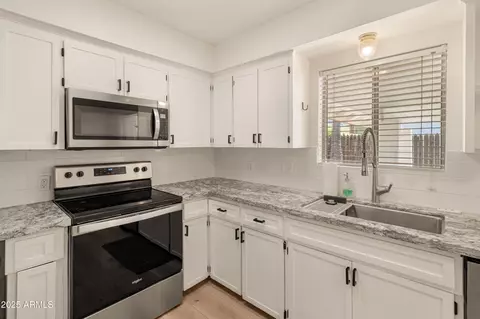 Kitchen - 1407 E Mountain View Rd, Phoenix, AZ 85020 photo 4 of 4