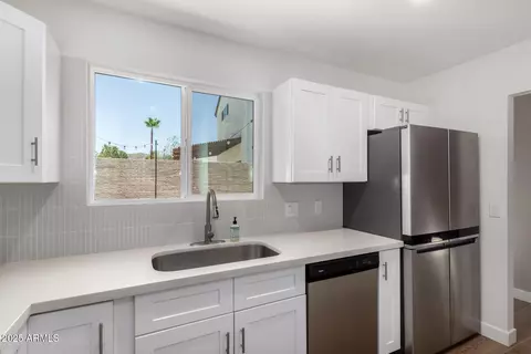 Kitchen - 902 E Wahalla Ln, Phoenix, AZ 85024 photo 1 of 2
