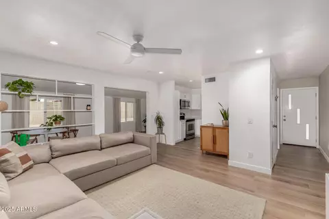 Living - 902 E Wahalla Ln, Phoenix, AZ 85024 photo 3 of 3